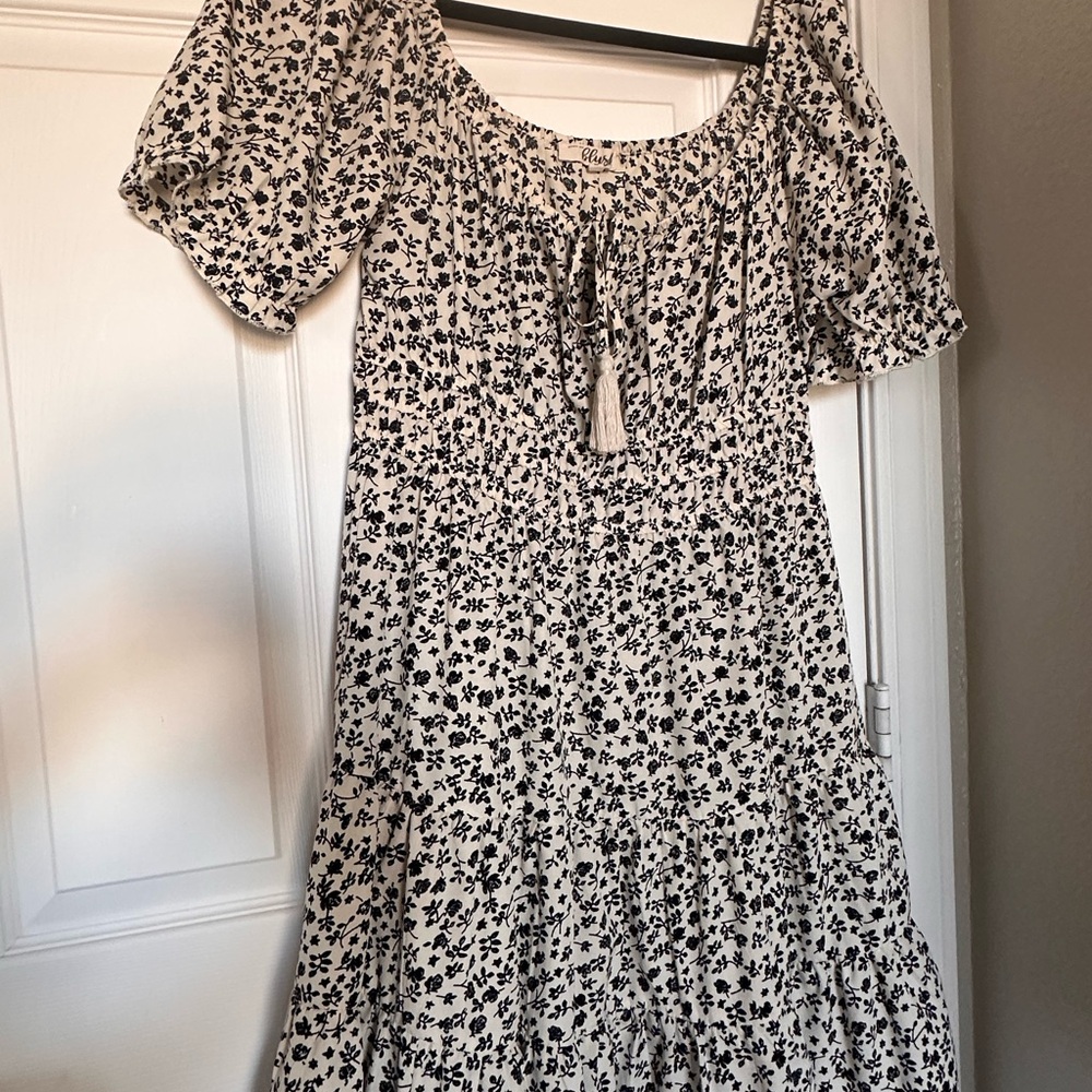 Chic Black and White Floral Mini Dress